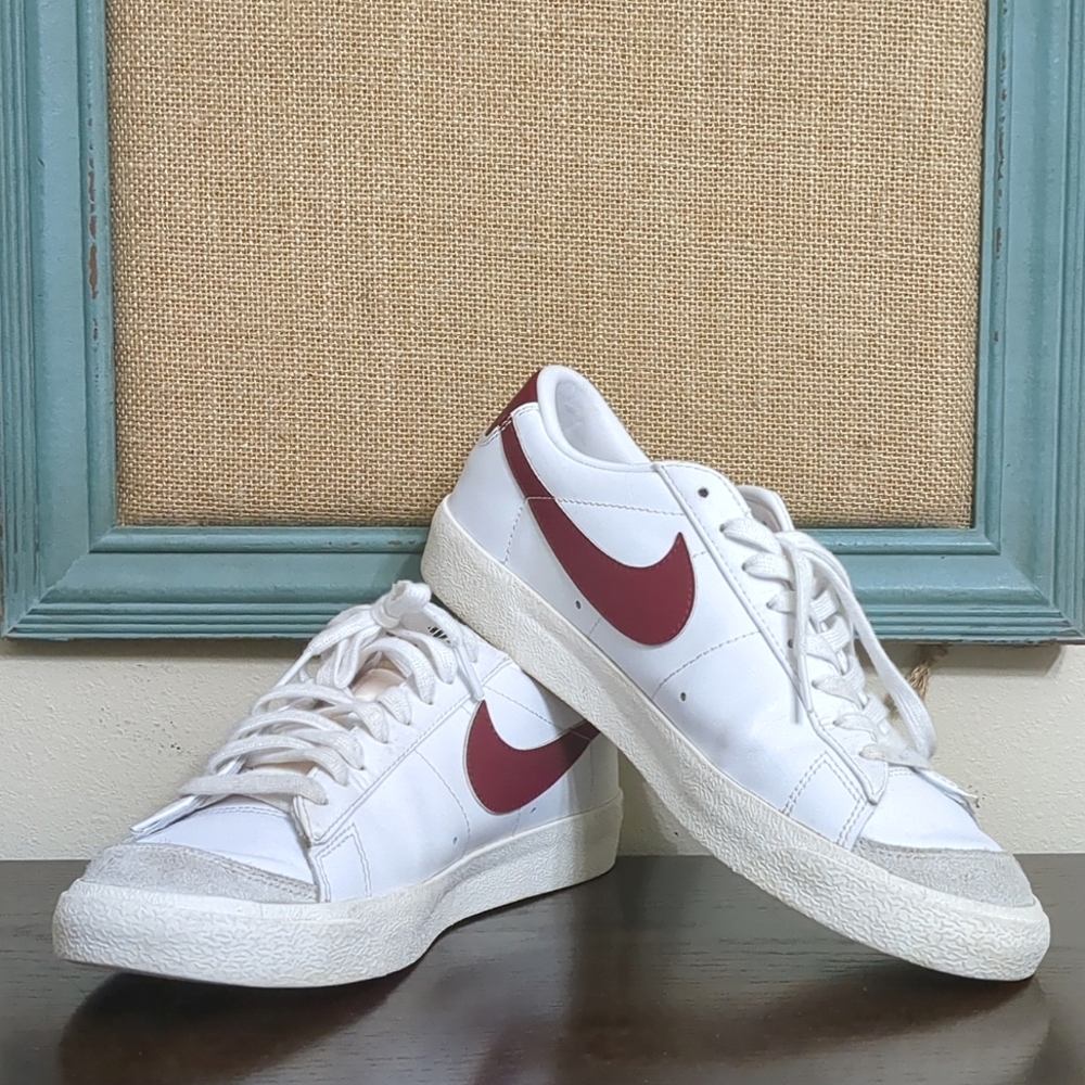 NIKE ATHLETIC